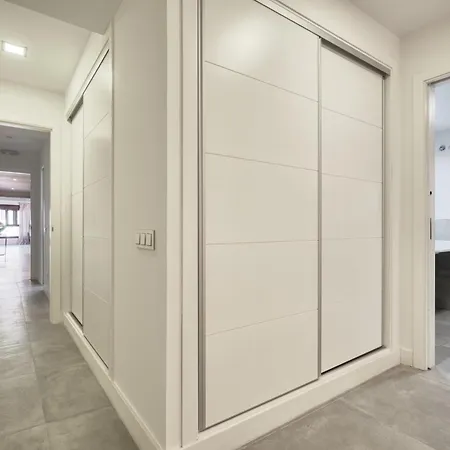 San Francisco Top-luxury, By Homing U Apartmán Sevilla
